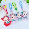 Llavero de Muñeca Pequeña de Dibujos Animados Creativa con Pañuelo en la Cabeza Colgante Lindo para Bolso Llavero de Coche Pequeño Regalo Venta al por Mayor
