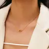 Collar Nudo de Corazón para Mujer Cadena de Clavícula de Acero de Titanio Sin Desvanecimiento Amor Corto Simple Accesible Lujo Gama Alta Collar de Acero Inoxidable