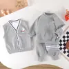 Conjunto de primavera y otoño estilo coreano para niños, ropa nueva de primavera y otoño para niños y niñas, chaqueta de manga larga, camisa, pantalones, conjunto de tres piezas moderno para niños