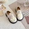 Sapatos de Couro para Meninas 2026 Primavera/Outono Performance Sapatos de Princesa Infantis Estilo Britânico Cor Sólida Laço Pérola Solado Macio Sapatos Individuais