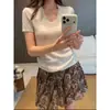 Camiseta casual versátil de manga curta com decote V para mulheres, novo estilo coreano para o verão de 2026, blusa de malha de alta qualidade e elegante para o trabalho