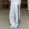 Ropa para Niños Traje Deportivo para Niñas 2026 Verano y Otoño Nuevo de Moda Conjunto de Dos Piezas Elegante a Rayas con Pantalones Casuales de Manga Corta