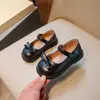 Sapatos de Couro para Meninas 2026 Primavera e Outono Novo Estilo Coreano Sapatinhos de Princesa com Laço Sola Macia Sapatos Casuais de Boneca