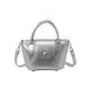 El popular bolso tipo cubo de estilo fresco de este año para mujer es el nuevo modelo de verano 2026, un bolso de hombro de color liso con textura adecuado para ir al trabajo y para llevar cruzado.