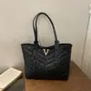 Bolso nuevo para debajo del brazo y hombro, bolso de mujer de gran capacidad, nuevo modelo 2026, bolso tote simple retro de otoño para el trabajo