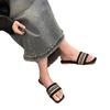 Sandalias y Pantuflas Estilo Chanel para Exterior de Mujer Verano 2025 Nuevo Estilo Descubriendo los Pies Suela Suave Pequeña Punta Cuadrada Vacaciones en la Costa Zapatos de Playa