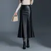 Falda de cuero negra para mujer, nuevo estilo otoño e invierno 2026, corte ajustado, versátil, adelgazante, moderna, elegante falda bodycon de sirena