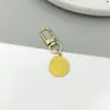 Nueva idea de regalo transfronterizo para el primer día de clases: llavero accesorio decoración colgante de cara sonriente metálica arcoíris