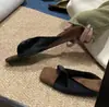 Primer Encuentro Temporada Terciopelo Plisado de Una Tira Punta Cuadrada Sandalias de Cuña Deslizantes para Mujer Estilo Francés de Lujo Ligero Retro Zapatillas de Exterior con Temperamento
