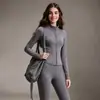 Chaqueta de yoga cropped suave y cálida con forro polar que ciñe la cintura, pantalones de tiburón ajustados de cintura alta que controlan el abdomen y levantan las caderas, conjunto de yoga para mujer