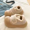 Design EstilosoPadrão xadrez retrô, pelúcia feminina para outono e inverno, sola grossa, pantufas de algodão quentes com bico fechado em EVA