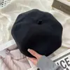 Boina feminina 2026 novo estilo coreano moda versátil cor de café chapéu octogonal que faz o rosto parecer menor, chapéu de abóbora de pintor para outono e inverno
