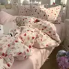 Novo Conjunto de Quatro Peças com Fio Bouclé Estampado 2026 Fofo Desenho Animado Estampado Conjunto de Roupa de Cama de Quatro Peças para Estudantes com Lençol e Lençol com Elástico