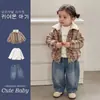 Abrigo de algodón de invierno para bebés niñas, estilo retro, diseño a cuadros de corte holgado, forrado de felpa, atuendo de invierno moderno para niñas pequeñas