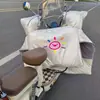 26 Novo Pelúcia Branco Hello Kitty Espesso Impermeável à Prova de Vento Proteção Contra o Frio Manta de Inverno à Prova de Vento Fivela de Chifre Patinete Elétrico