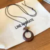 Collar de cordón de cuero con perla cuadrada de acrílico, estilo vintage y artístico, cadena para suéter, diseño único, joyería de lujo ligera, venta al por mayor