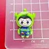Tecido Desenho Animado Três Olhos Urso Morango Acessórios de Resina Cola Creme Capa de Celular DIY Agulha de Cabelo Buraco Sapato Acessórios de Cabelo Adesivo