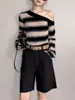 Estilo Moderno de Principios de Otoño Hermoso e Impresionante Top Corto Hombros Descubiertos Camiseta Rayada para Mujer en Otoño