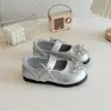 Sapatos de Couro Infantis Primavera e Outono Estilo Simples Sapatos Baixos com Laço Sapatos de Princesa para Meninas Doces Sola Macia Sapatos Casuais