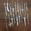 1 Colgante de Aleación de Espada Accesorios de Joyería Colgante Pequeño Retro DIY Accesorios de Espada Llavero de Espada Larga Estilo Antiguo