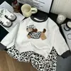 [Exclusivo para Artículos Más Vendidos] Conjunto de Sudadera para Niños 2025 Otoño Nuevo Estilo Coreano Dibujos Animados Niños y Niñas Sudadera y Pantalones Deportivos