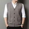 Nuevo chaleco cárdigan de punto liso de cuello en V para hombre, otoño e invierno, top sin mangas casual y elegante para papás
