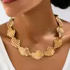 Colar Patchwork de Folhas com Linhas Geométricas Fluídas para Mulheres, Moderno e Versátil para o Dia a Dia