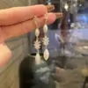 Pendientes de Borla con Perla Ovalada y Circonita de Aguja Plateada Moda Lujo Ligero Gama Alta Colgante de Oreja Nicho Francés Pendientes Exagerados