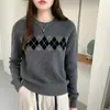 Suéter de punto de lana pura para mujer, nueva colección otoño e invierno, patrón de rombos de moda, cuello redondo, suéter casual con bloques de color, moderno y cálido