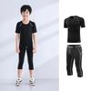 Conjunto de Roupa Esportiva Infantil de Manga Curta de Secagem Rápida Calça Três Quartos Verão Roupa para Corrida Treino de Basquete Futebol Roupa Elástica para Fitness