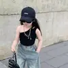 Estilo Verão 2024 Moda Infantil Colete Amigo da Pele Bebê Nova Camiseta Básica Camiseta Regata Tendência para Meninas Camiseta Costas Nuas