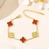 Pulseira de aço titânio banhada a vácuo 18k com design de nicho de trevo de quatro folhas e floral, pulseira de alta moda