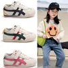 Zapatos para niñas, estilo Forrest Gump, nueva colección primavera/otoño 2026, zapatillas para bebé, zapatillas deportivas para niños, zapatillas blancas para niños, Wenzhou