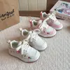 Zapatos Deportivos Infantiles 2026 Otoño Nuevo Estilo Zapatos para Bebés Pequeños Suela Suave Zapatos Casuales Niños y Niñas Suela Suave Zapatos de Tabla para Bebés