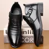 Atacado transfronteiriço novos sapatos masculinos de couro para negócios botas Chelsea de cano baixo zíper texturizado sola macia com veludo quente sapatos masculinos
