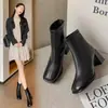 Botas estilo Martin grossas e quentes, forradas com fleece, para mulheres, coleção outono/inverno 2026, bico quadrado, elegantes, versáteis e que afinam a silhueta