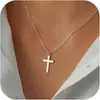 Colar Cruz Minimalista para Mulheres, Design de Nicho de Luxo Leve, Pingente Acessório de Corrente para Clavícula de Alta Qualidade Atacado
