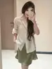 Camisa protectora solar de encaje con cuello en V simple estilo coreano para mujer, nuevo modelo de verano 2026, holgada, ligera, ligeramente transparente, top de manga larga para ir al trabajo