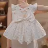 Vestido de Verão para Meninas, Vestido de Bebê Estiloso, Vestido Infantil Moderno com Mangas Volantes, Bolinhas, Laço, Vestido Regata de Princesa sem Costas