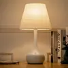 Lámpara de Mesa Dormitorio Lámpara de Mesita de Noche Nórdico Americano Sala de Estar Moderna Simple Estilo Europeo Hogar Cálido Creativa Control Remoto Mesa de Noche