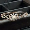 Pulseira de Ouro K Banhada com Diamantes Incrustados de Alta Costura de Luxo Leve, Estilo Aberto Individual Moderno, Pulseira Clássica de Alto Luxo, Zircônia, Retenção de Cor Forte
