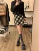 Saia feminina vintage xadrez vermelha 2026 primavera e outono cintura alta justa casual de lã linha A curta para inverno