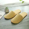 Venta al por mayor de zapatillas desechables en stock para hotel, B&B, habitación de invitados, hostelería, con base antideslizante, zapatillas de felpa