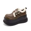 Mocassins Peludos para Mulheres 2025 Novos Outono e Inverno Sapatos Peludos Quentes Versáteis Aumentadores de Altura Pequenos Sapatos de Couro Plataforma Sapatos de Algodão com Solado Grosso