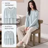 Conjunto de pijama feminino de primavera e outono, com mangas compridas, calças compridas, 100% algodão, com sutiã embutido, apresentando um design de desenho animado, gola redonda e estilo pullover, adequado para usar como roupa de casa.