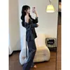 Pijama de encaje floral de color contrastante estilo coreano para mujer, nuevo conjunto de tres piezas para primavera y otoño con camisola, cárdigan y pantalones largos, adecuado para usar en casa y se puede usar afuera