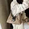 Bolso de mano de terciopelo de lunares de alta gama, nicho, estilo retro para mujer, nueva colección otoño/invierno 2026, un bolso de hombro y bolso de axila súper popular