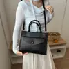 Bolso de Mano de Alta Gama Transfronterizo para Mujer 2026 Nuevo Estilo Bolso para Mamá Texturizado Bolso Cruzado de Moda y Elegante Bolso de Hombro Grande