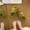 Pantuflas esponjosas de suela gruesa con decoración de perlas para mujer, nuevo estilo otoño/invierno 2026, destalonadas, forradas de felpa, cálidas y cómodas para usar en exteriores