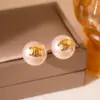 Aretes de Perlas con Letra Doble C Estilo Francés, Aretes de Moda Estilo Retro Socialité, Aretes Versátiles de Lujo Ligero Gama Alta Venta al por Mayor